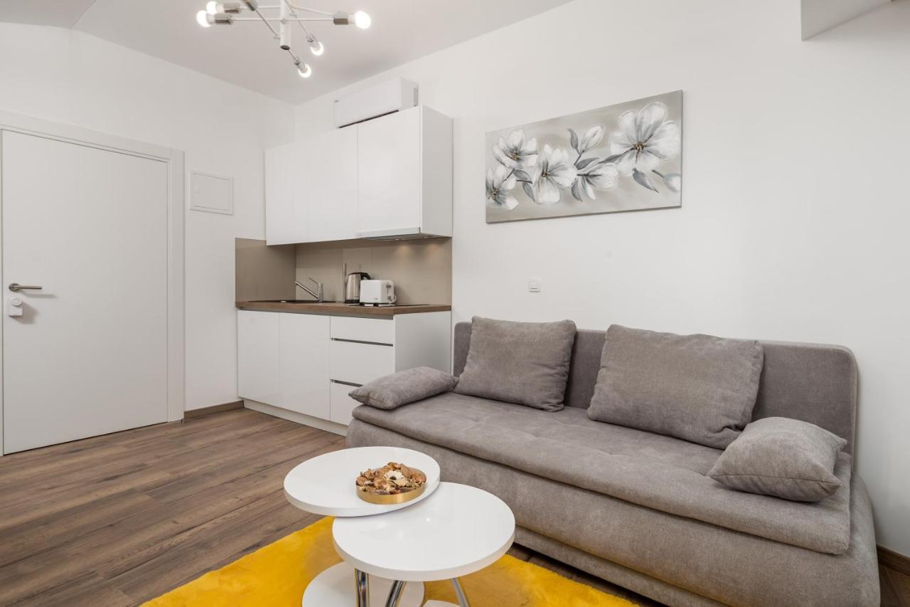 Central Apartments Dalmatina リエカ エクステリア 写真